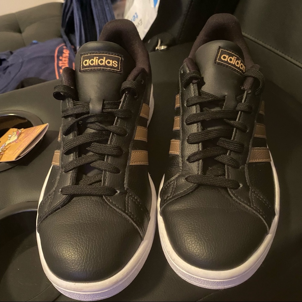Adidas Sneakers